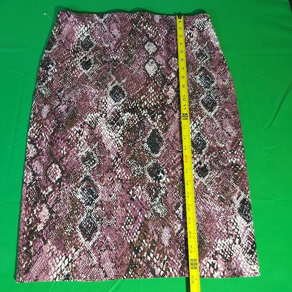Skirt - Picture 2 of 9
